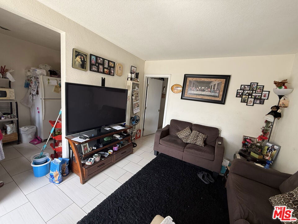 1212 E Rosecrans Avenue