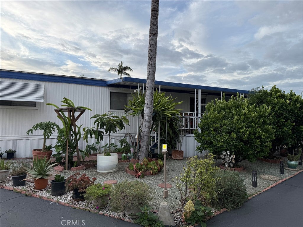 8111 Stanford 128