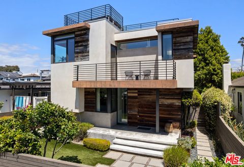 Photo of 3108 Yale Avenue, Marina Del Rey, CA 90292 (MLS # 26827753)