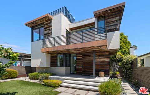Photo of 3108 Yale Avenue, Marina Del Rey, CA 90292 (MLS # 26827753)