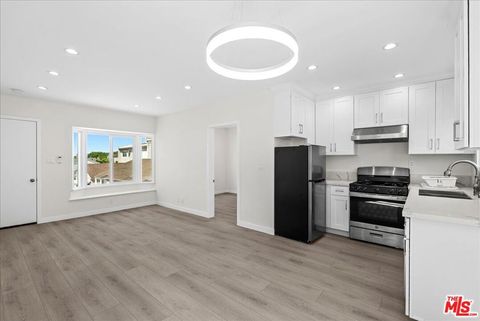 Photo of 1165 Stanford St St #D, Santa Monica, CA 90403 (MLS # 26687607)