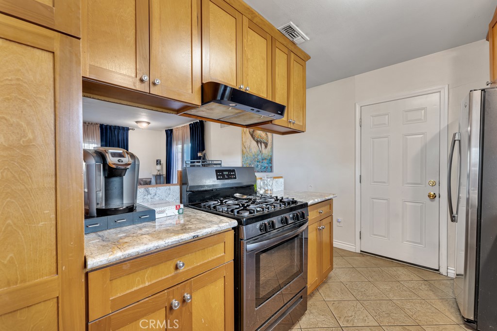 11347 11347 Kelowna Street