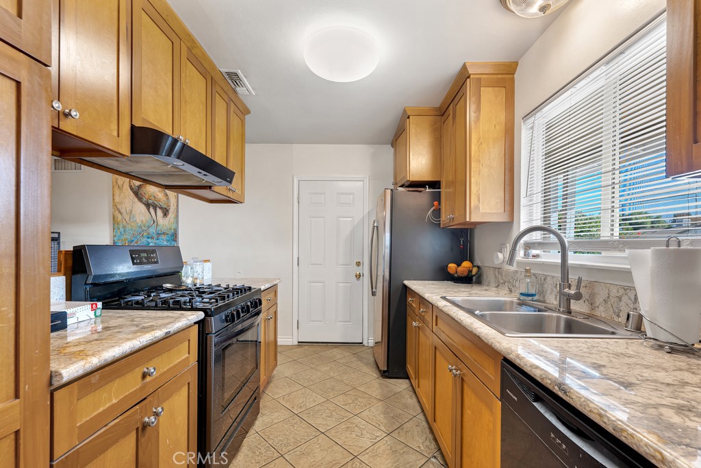 11347 11347 Kelowna Street