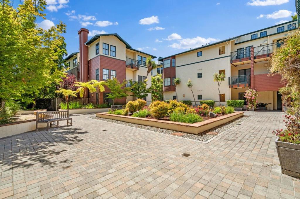 Properties 2 435 Sheridan Avenue 304