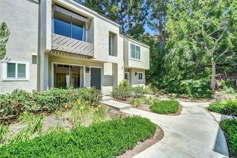 Photo of 307 N Singingwood ST #8, Orange, CA 92869 (MLS # PW26103138)