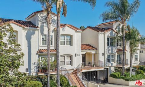 Photo of 640 N Sweetzer Avenue #10, Los Angeles, CA 90048 (MLS # 25603351)