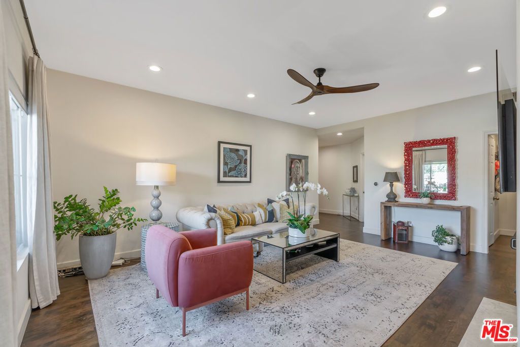 Photo of 640 N Sweetzer Avenue #10, Los Angeles, CA 90048 (MLS # 25603351)