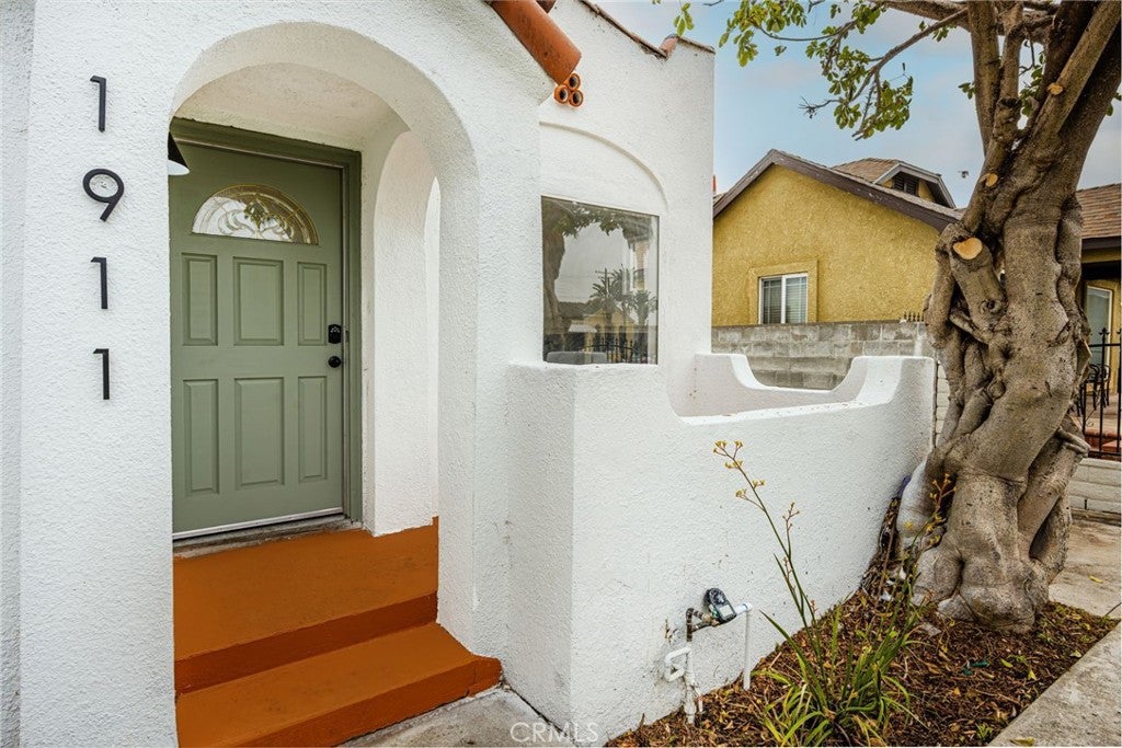 1911 W 65th
