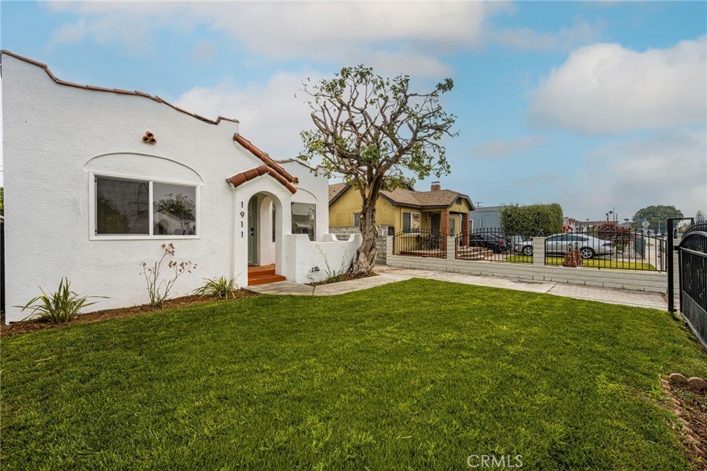 1911 W 65th PL, Los Angeles CA 90047