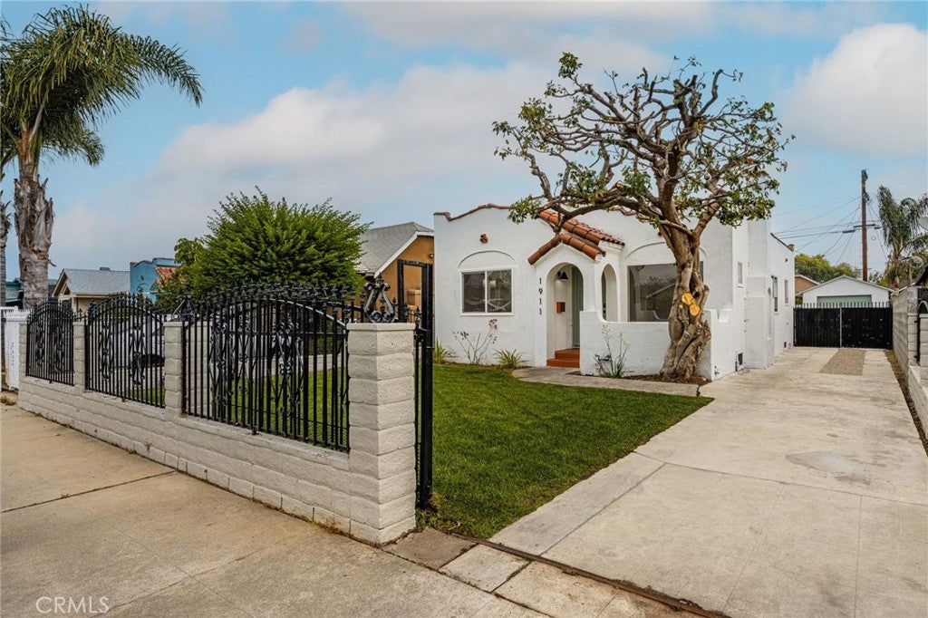 1911 W 65th