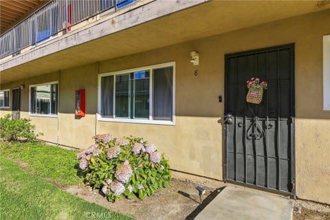 Photo of 5535 Ackerfield AVE #8, Long Beach, CA 90805 (MLS # DW26217341)