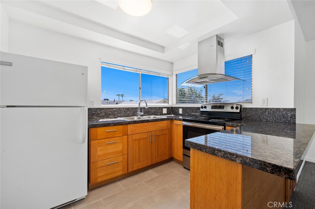 585 Glenneyre St. #5 Street