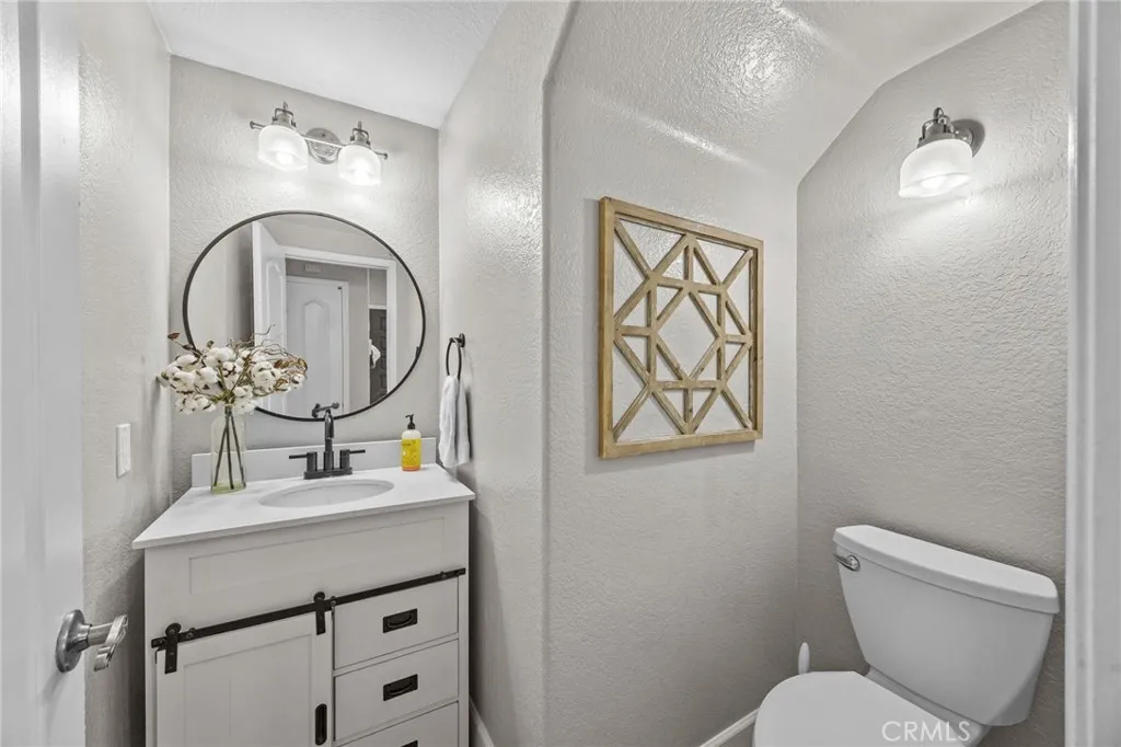 Corona, California 92882, United States, 3 Bedrooms Bedrooms, ,3 BathroomsBathrooms,Residential,Active,160004