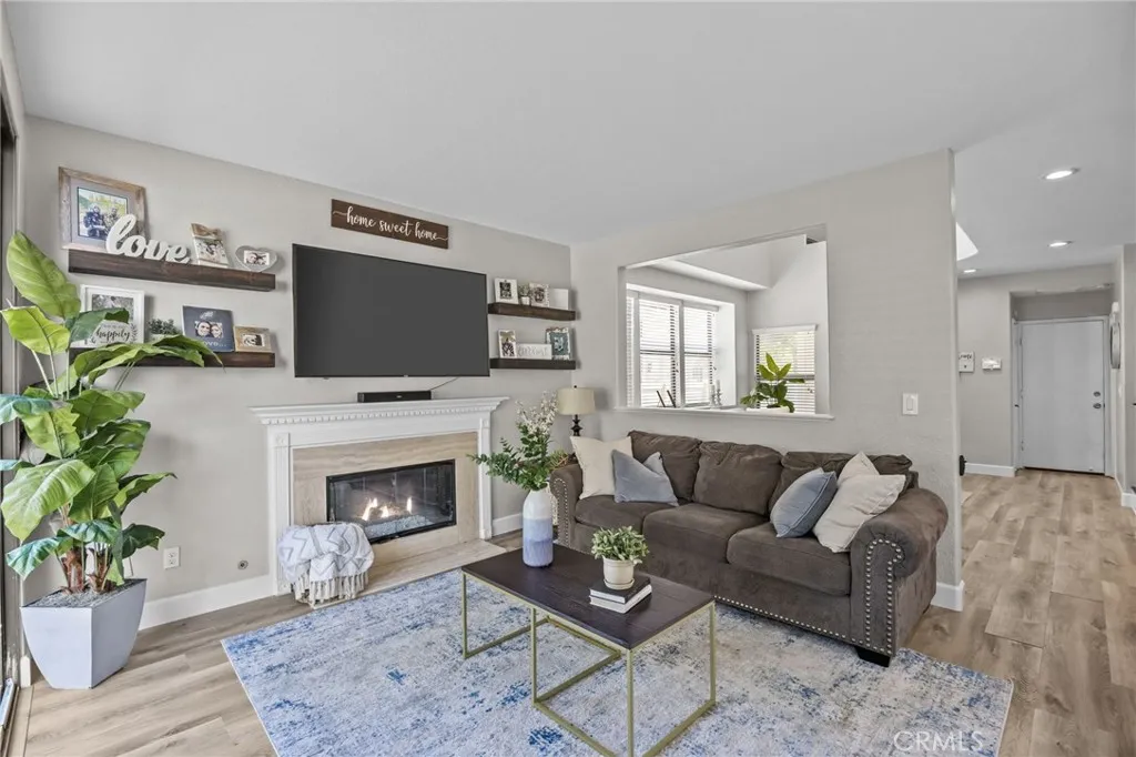 Corona, California 92882, United States, 3 Bedrooms Bedrooms, ,3 BathroomsBathrooms,Residential,Active,160004