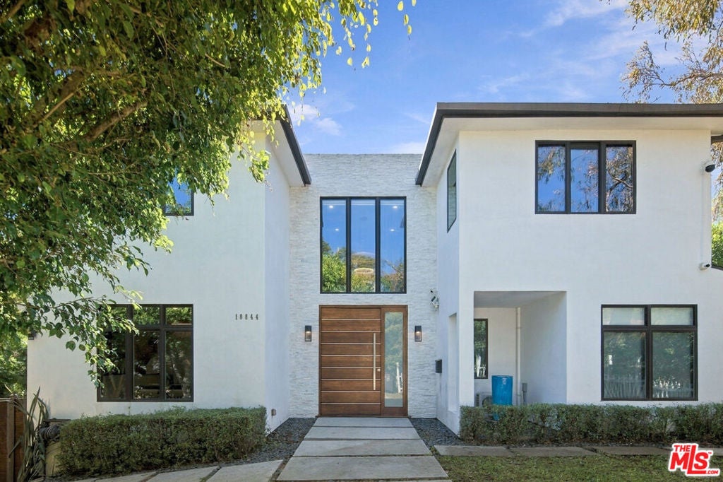 Photo of 10844 Rochester Avenue, Los Angeles, CA 90024 (MLS # 26995295)
