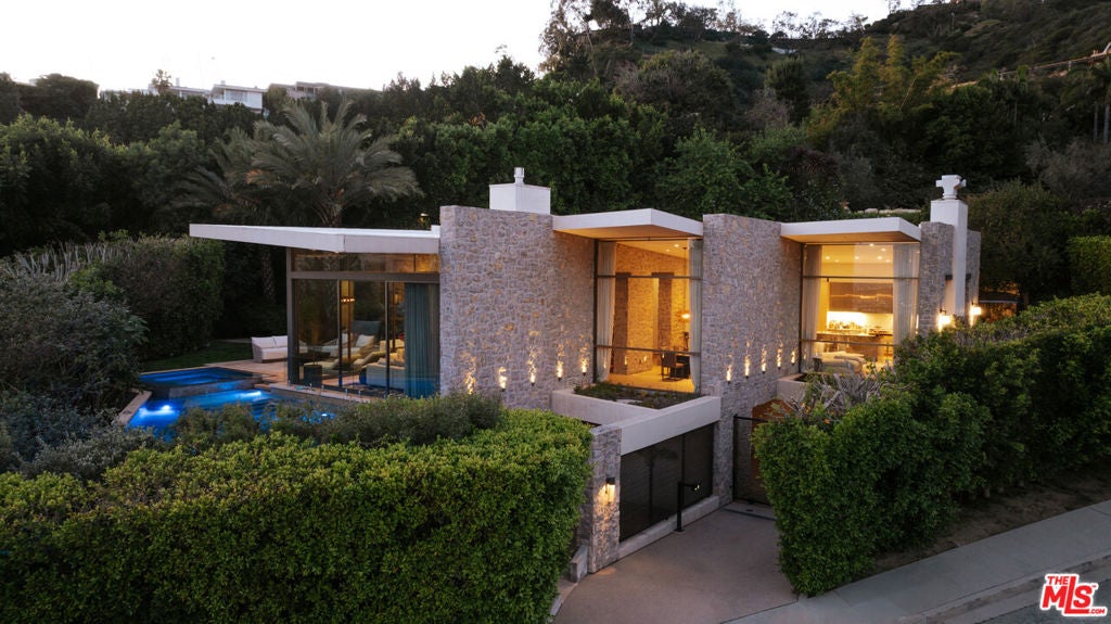 9233 Swallow Drive