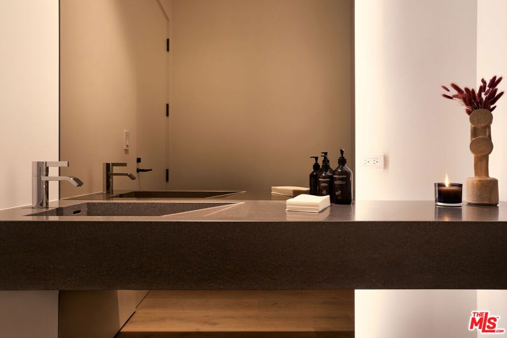 Photo of 8899 Beverly Boulevard #5F, West Hollywood, CA 90048 (MLS # 25562489)
