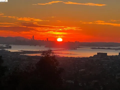 1426 Grand View Dr, Berkeley, CA 94705 - MLS#: 41123685