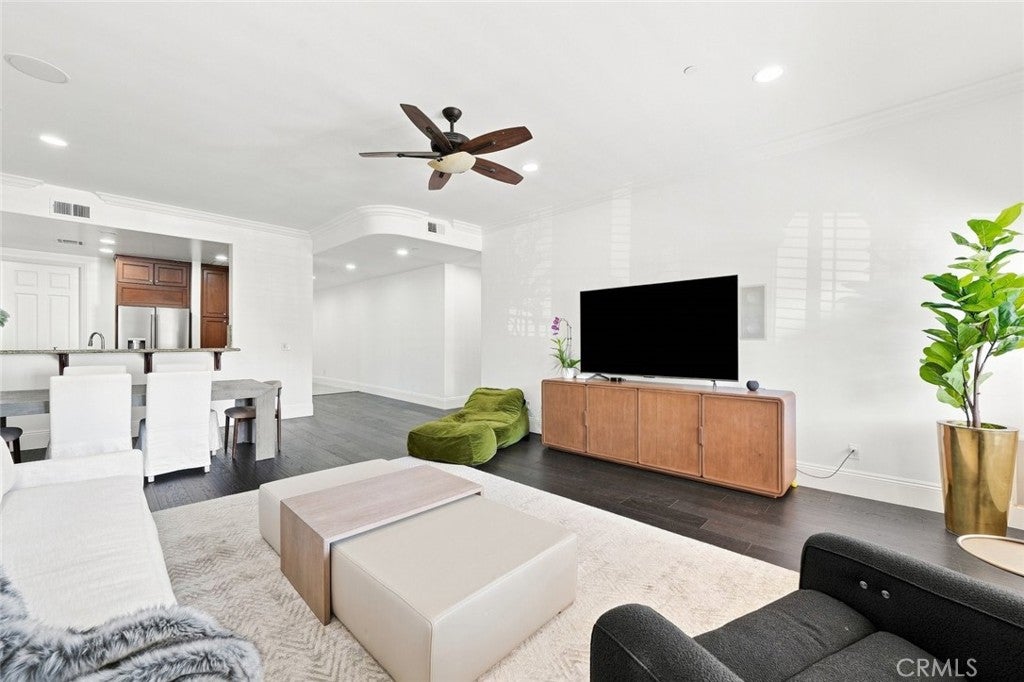 143 N Arnaz Drive 105