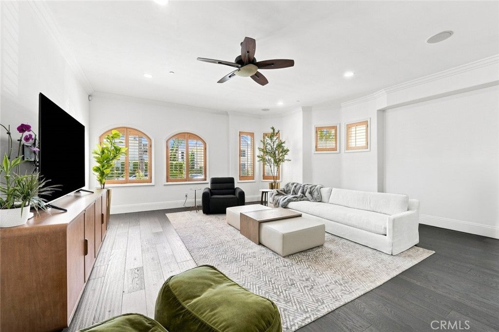 143 N Arnaz Drive 105