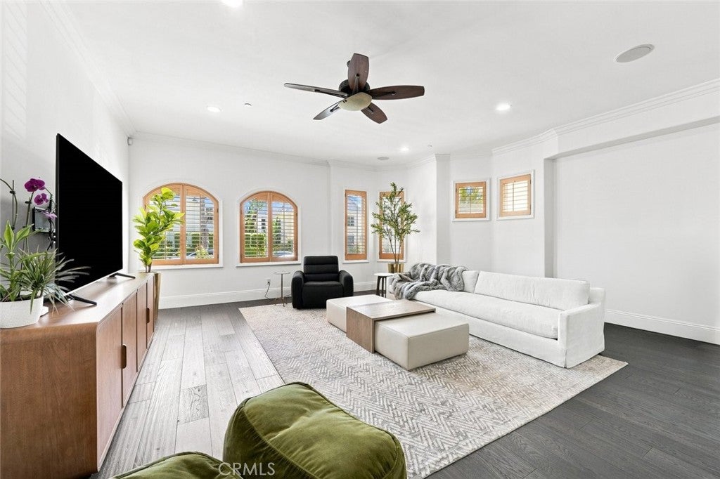 143 N Arnaz Drive 105