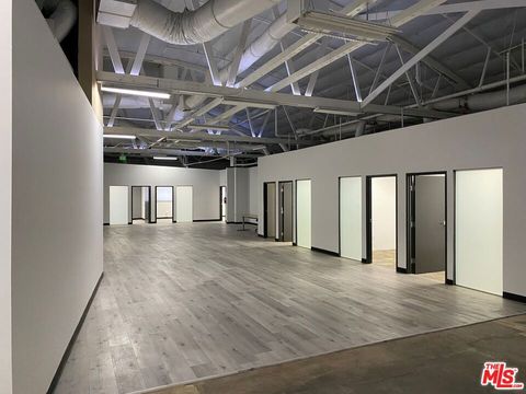 Photo of 640 S Glenwood Place, Burbank, CA 91506 (MLS # 24408715)