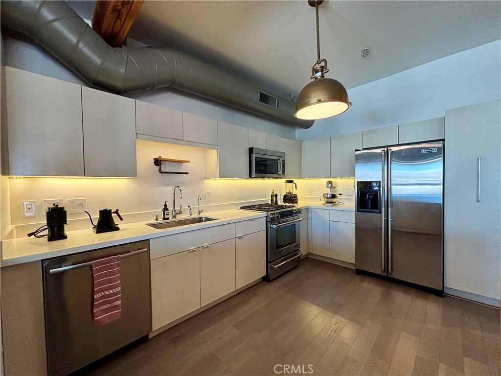 527 Molino Street 401