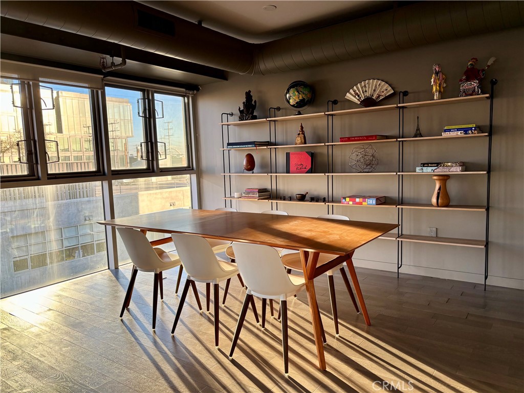 527 Molino Street 401