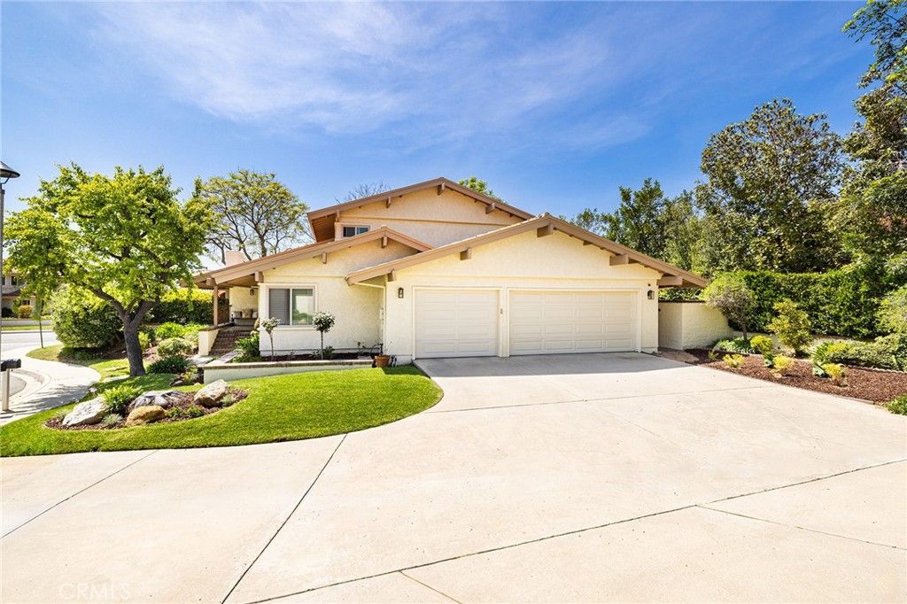 Photo of 4054 Corte Cima, Thousand Oaks, CA 91360 (MLS # SR26051554)