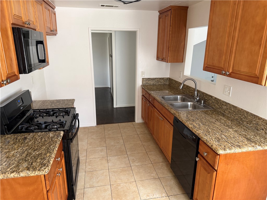 834 E 222nd