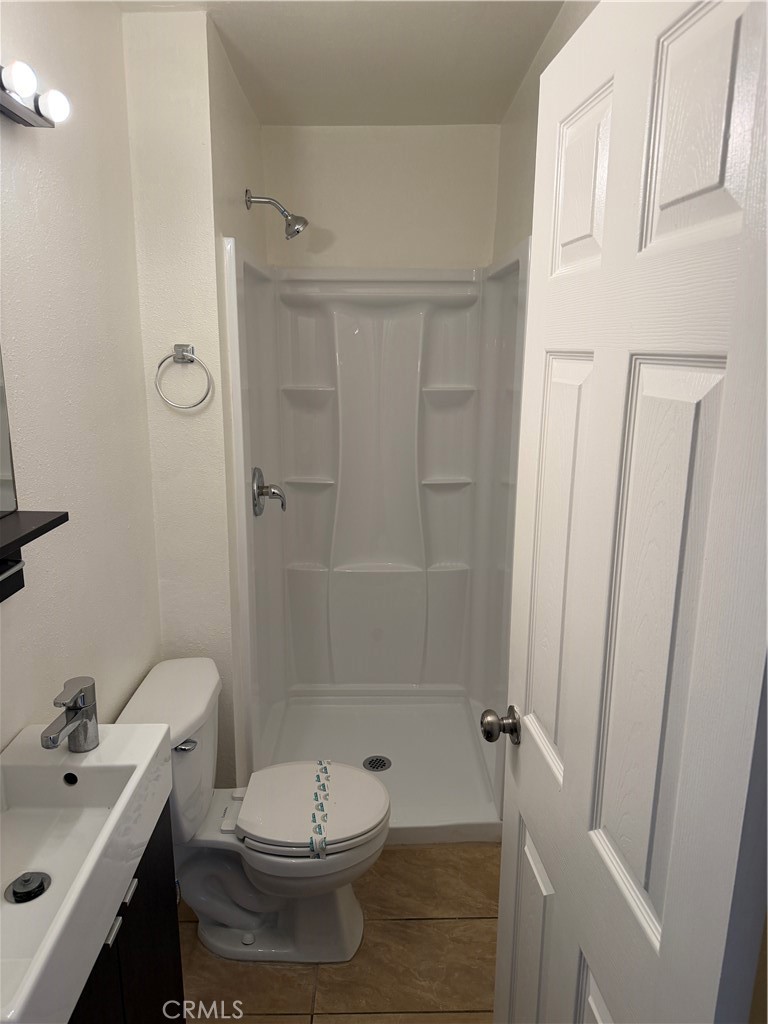 834 E 222nd