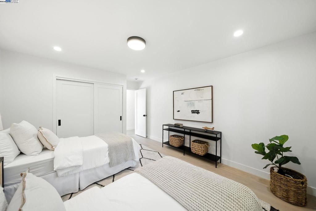 PLEASANTON HGTS - Residential