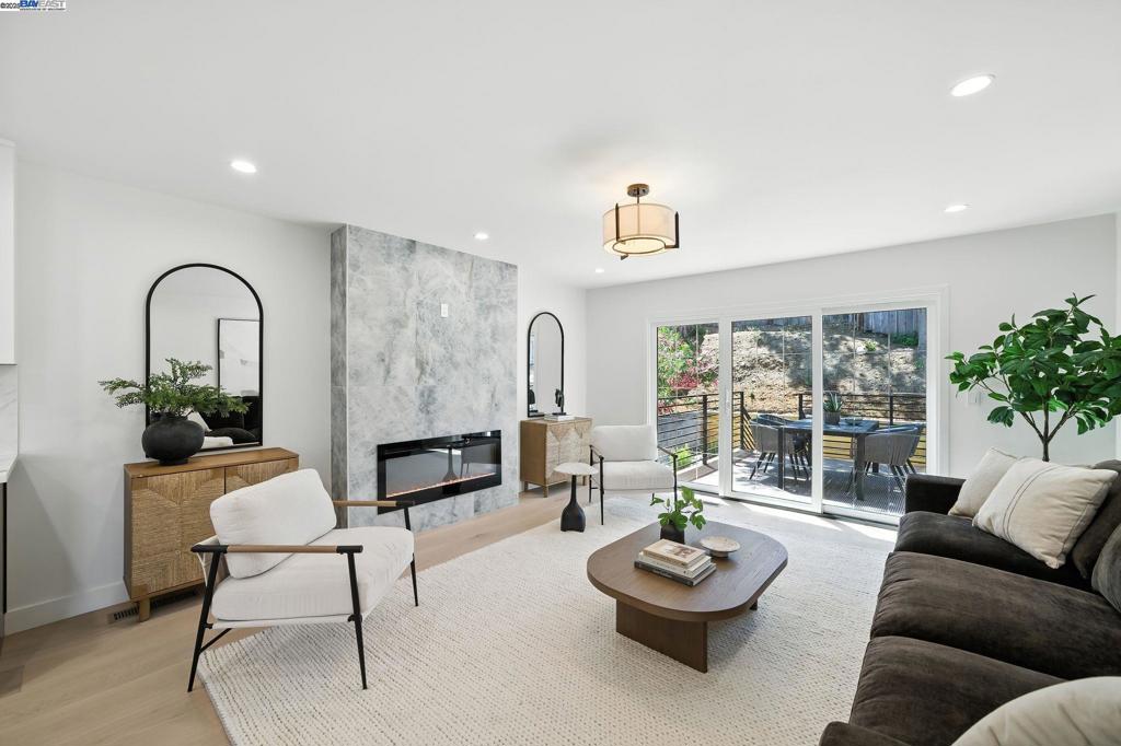 PLEASANTON HGTS - Residential