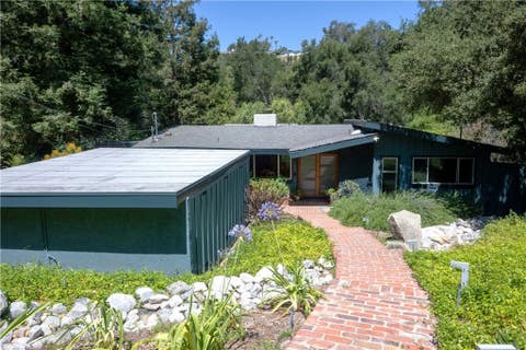 Photo of 15515 Del Gado DR, Sherman Oaks, CA 91403 (MLS # SR26129831)