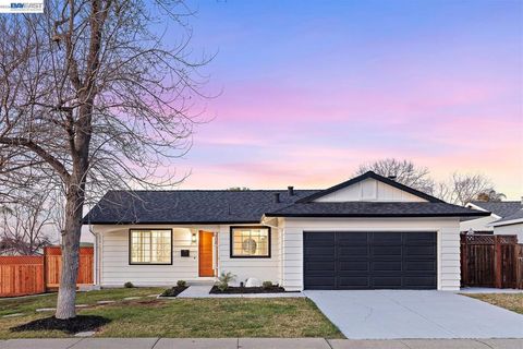 Photo of 512 512 Covington Way Way, Livermore, CA 94551 (MLS # 41124909)