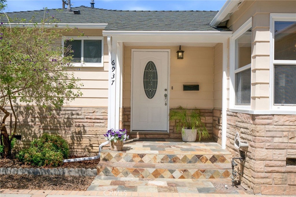 6937 Zelzah Avenue