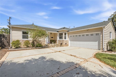 Photo of 6937 Zelzah Avenue, Reseda, CA 91335 (MLS # GD26163861)