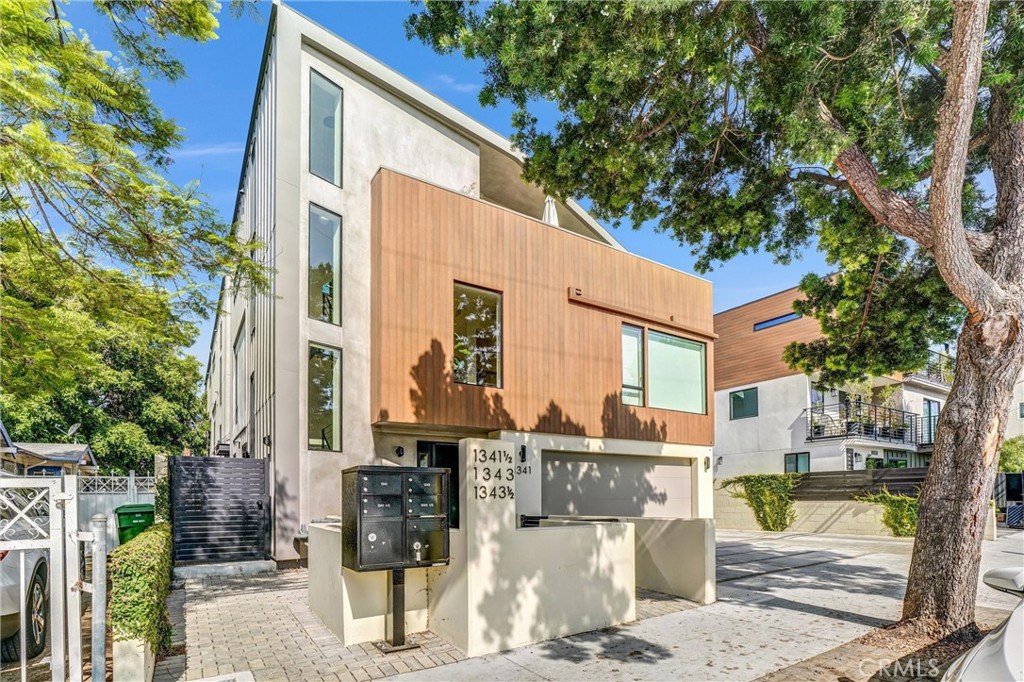 For Lease | Modern Architectural with Private Yard in Hollywood’s Haven Community
Welcome to Haven, a boutique four-home architectural community in the heart of Hollywood. This 3-bedroom, 2.5-bath residence is the only one in the collection with its own private yard, blending luxury, comfort, and city convenience. With a Walk Score of 94, everything you need is just steps away.
Thoughtfully designed with high-end finishes and wide-plank hardwood flooring, the open layout is filled with natural light. The chef’s kitchen features custom cabinetry, a 36-inch professional range, an oversized island with seating, and built-in shelving. The living and dining areas open through La Cantina doors to your private outdoor space, perfect for entertaining or winding down.
The top level is dedicated to the primary suite with a large walk-in closet and a spa-style bathroom. Two additional bedrooms and a full bath are located downstairs, along with generous storage throughout.
A secure gated entry leads to your private car bay. The home is walkable to some of the city’s most popular restaurants, including Superba, Mother Wolf, Gwen, Tocaya Modern Mexican, Udatsu Sushi, Uka, and Linden. Sunset Boulevard is just around the corner, offering even more dining, culture, and nightlife.
This is modern Los Angeles living with the rare bonus of private outdoor space in the center of it all.