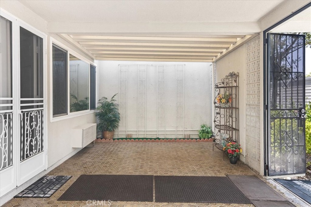 320 AVENIDA CARMEL B