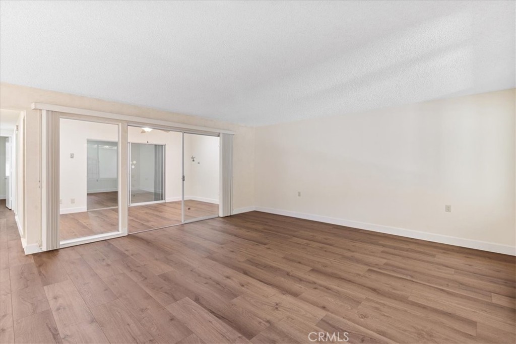 320 AVENIDA CARMEL B