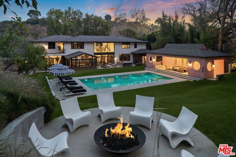 Photo of 16001 Woodvale Road, Encino, CA 91436 (MLS # 26643821)