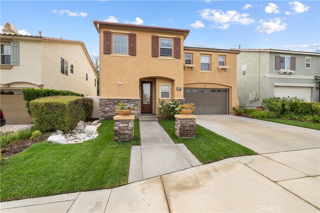 Main image without alt text