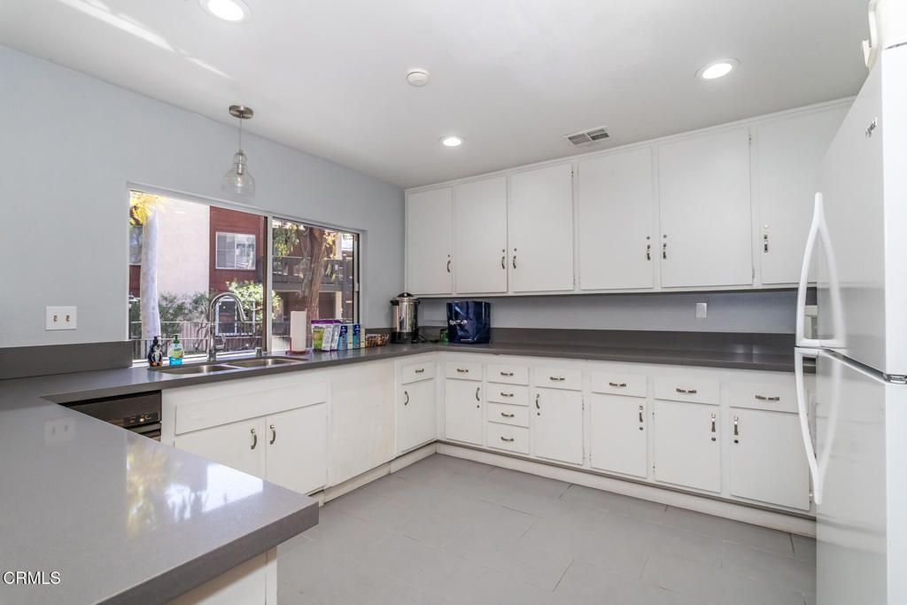 listing image 130725438617498440066