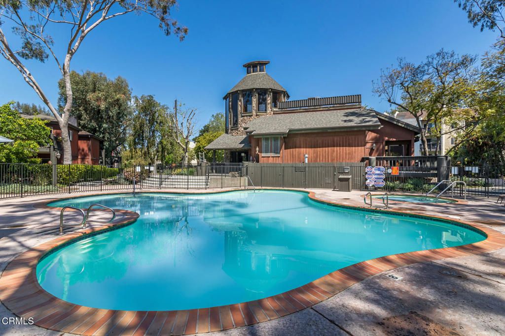 listing image 130725645065333338620