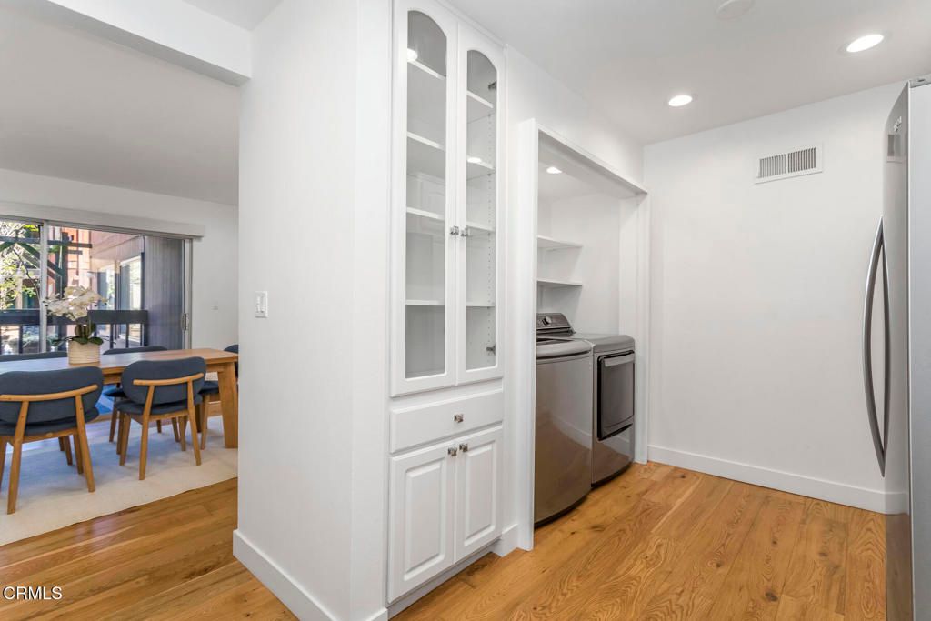 listing image 130724857342638692619