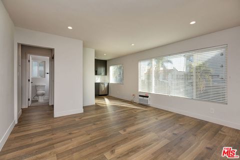 Photo of 845 S KENMORE Avenue #201, Los Angeles, CA 90005 (MLS # 26677833)