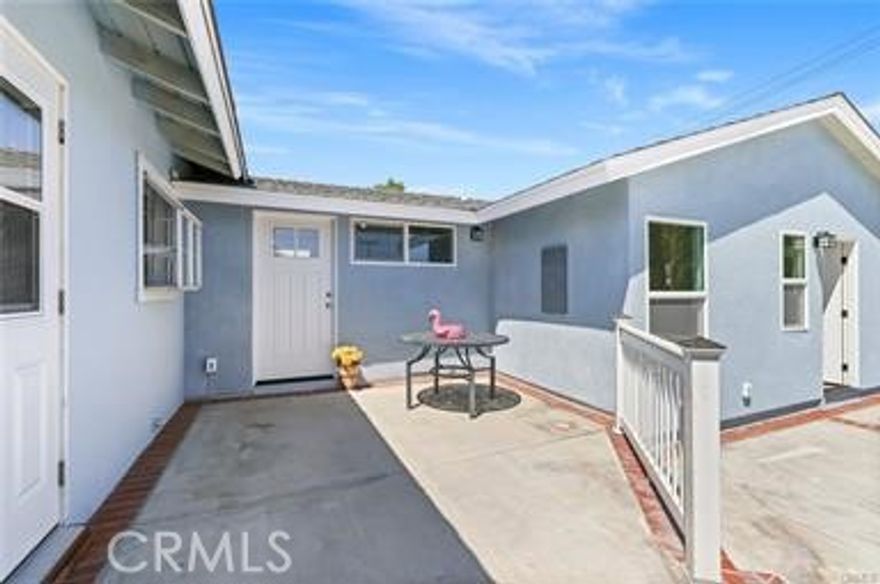 2 bedroom 1 bath  ADU behind the main house Shared laundry room. One parking space available. Brand New construction with private patio. Just 2 years old. Walk in shower full sized kitchen. Also have a studio available for $2000 a month. Sound proofed. Shared Laundry at main house.  Waling distance to Fullerton College and a 5 minute drive to Cal State Fullerton.