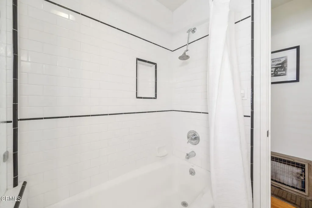 Pasadena, California 91103, United States, 2 Bedrooms Bedrooms, ,1 BathroomBathrooms,Residential,Active,173564