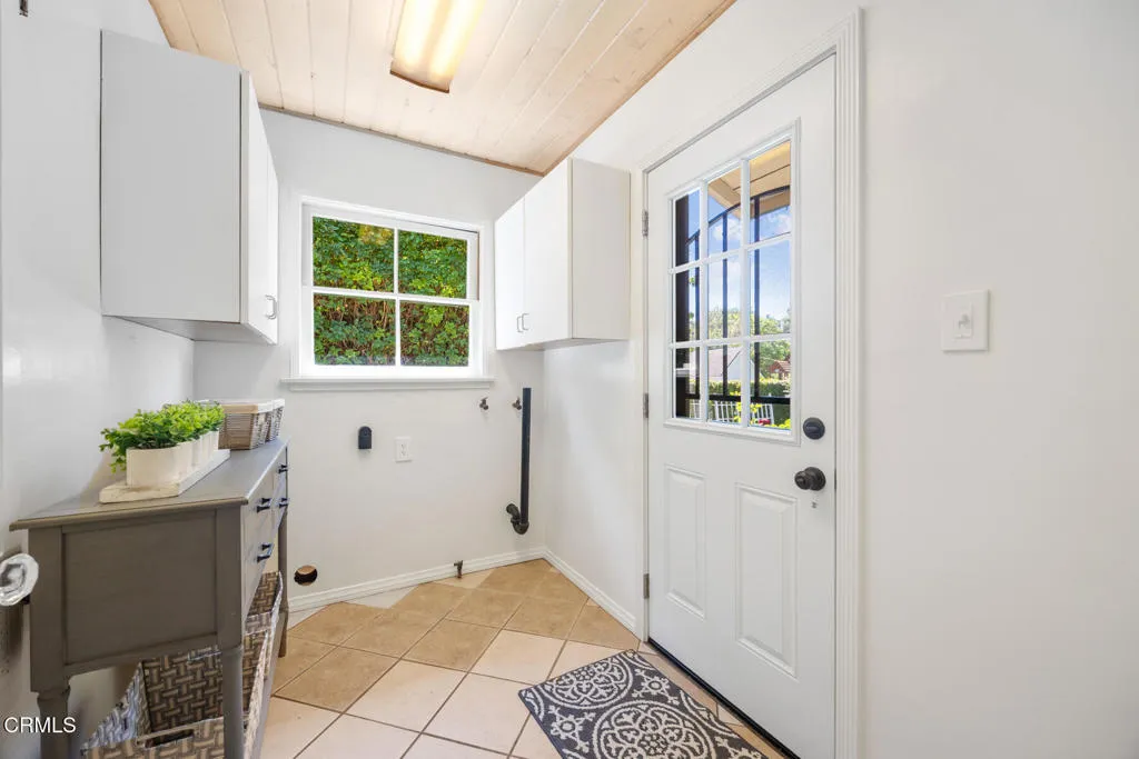 Pasadena, California 91103, United States, 2 Bedrooms Bedrooms, ,1 BathroomBathrooms,Residential,Active,173564