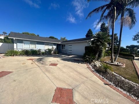 Photo of 28740 Lomo Dr, Rancho Palos Verdes, CA 90275 (MLS # SB25248349) Photo of 28740 Lomo Dr, Rancho Palos Verdes, CA 90275 (MLS # SB25248349)